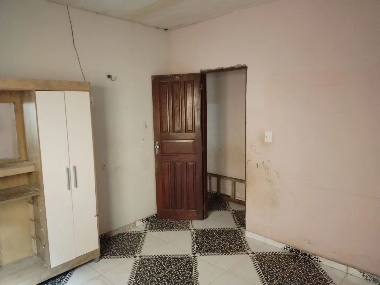 Casa a venda,próximo a feira ,escola e parada de ônibus. 
