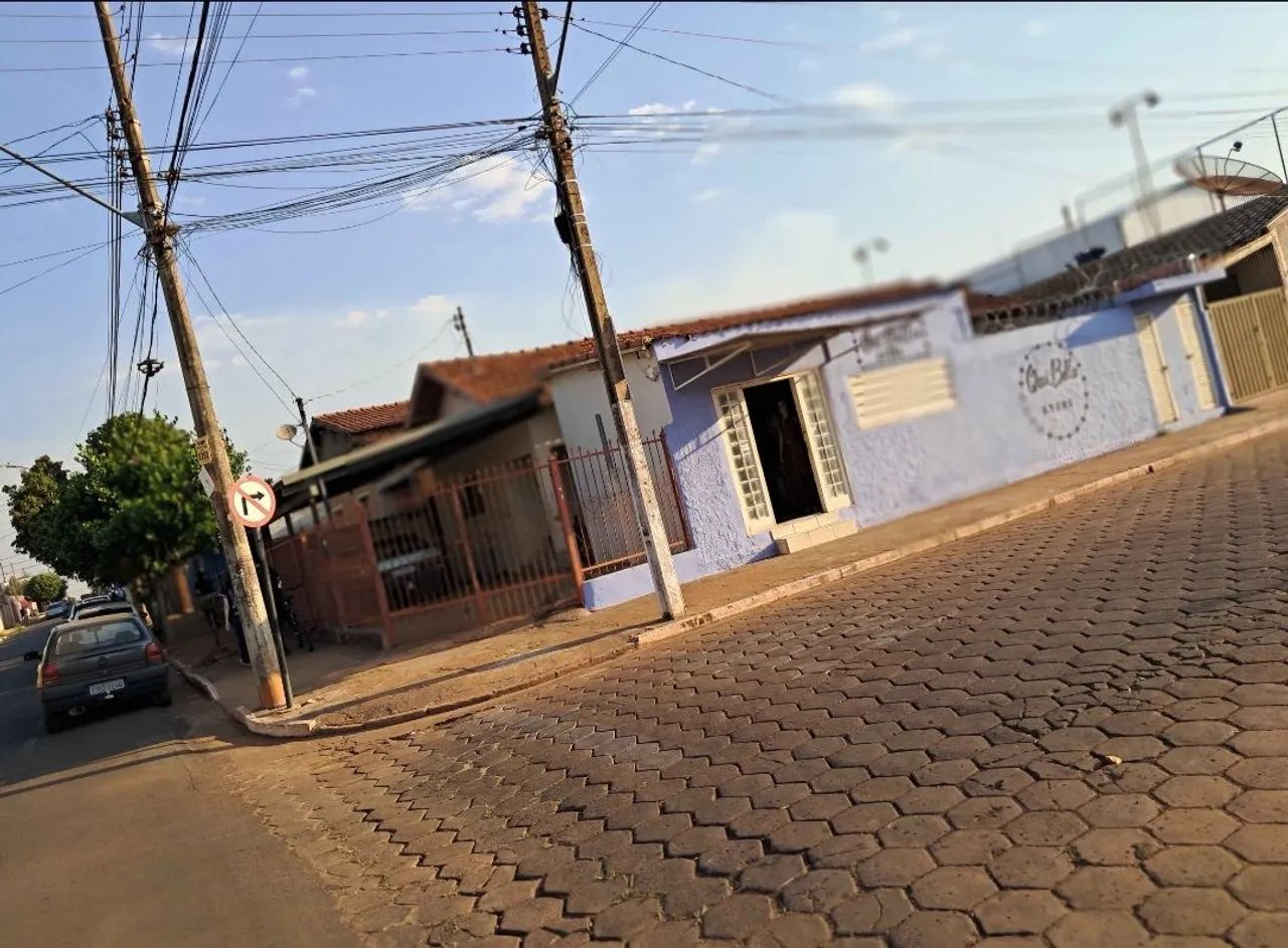 Vende se casa com comércio 