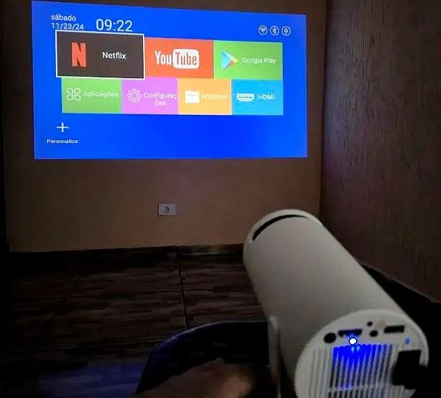 Cinema em casa - Hy300 projetor 1080P com Android e saída de áudio  - Foto 2