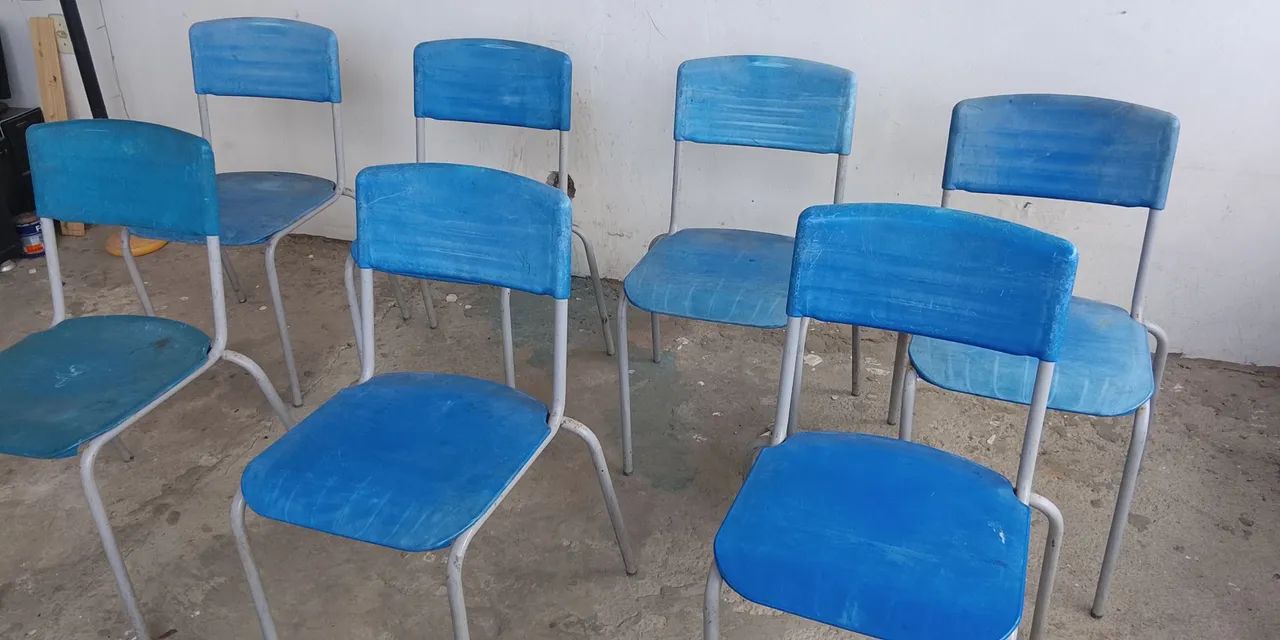 Cadeiras de ferro e plástico 