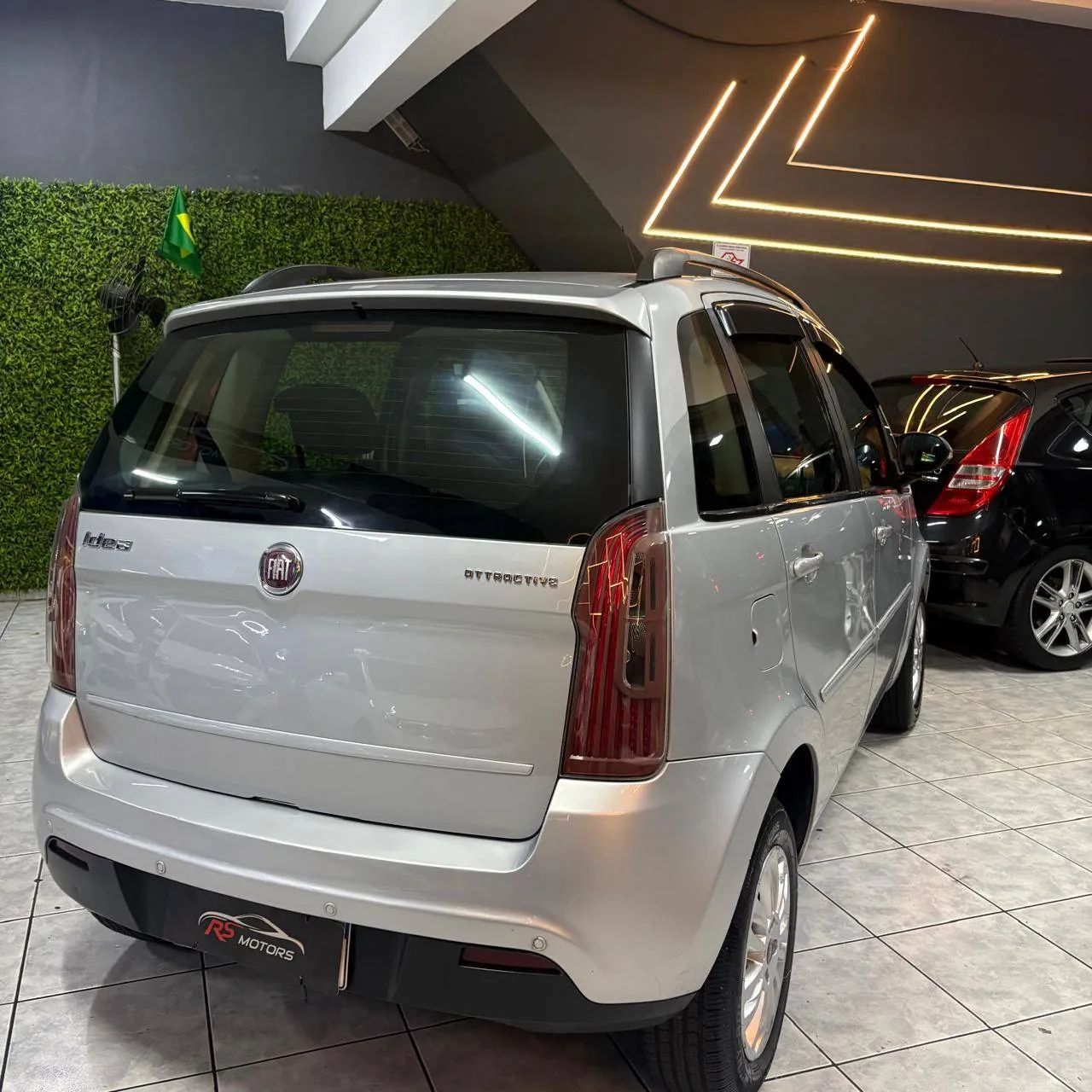 Fiat Idea Attractive 1.4 Fire Flex 8V 5P 2011 - Foto 2