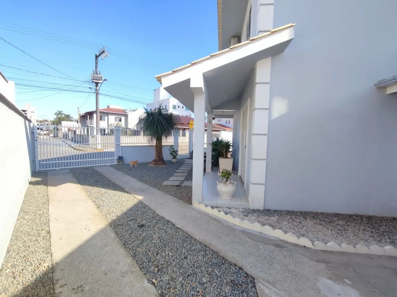 Sobrado com 4 quartos apenas 250 metros da praia - Foto 4