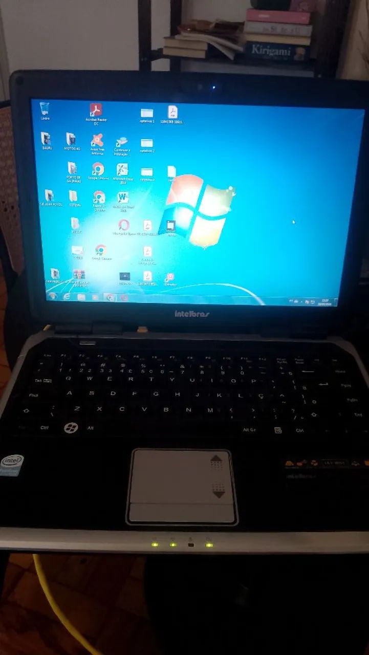 Notebook antigo intelbras funcionanfo ligado na tomada