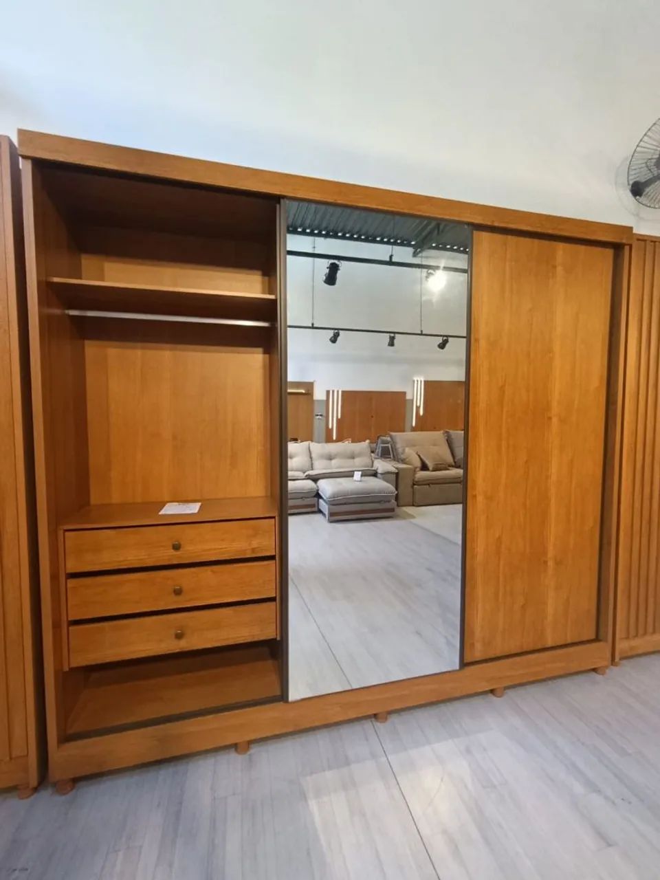 Guarda roupas 2,70m com espelho pronta entrega  - Foto 3