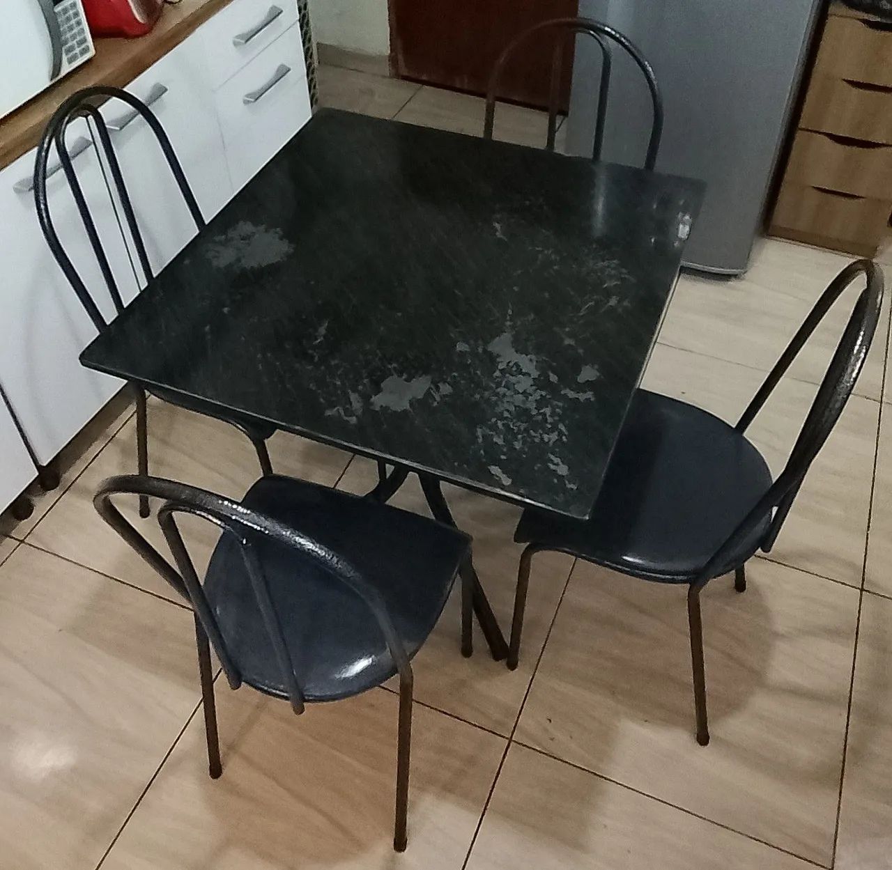 Mesa de mármore 4 cadeiras seminova - Foto 4