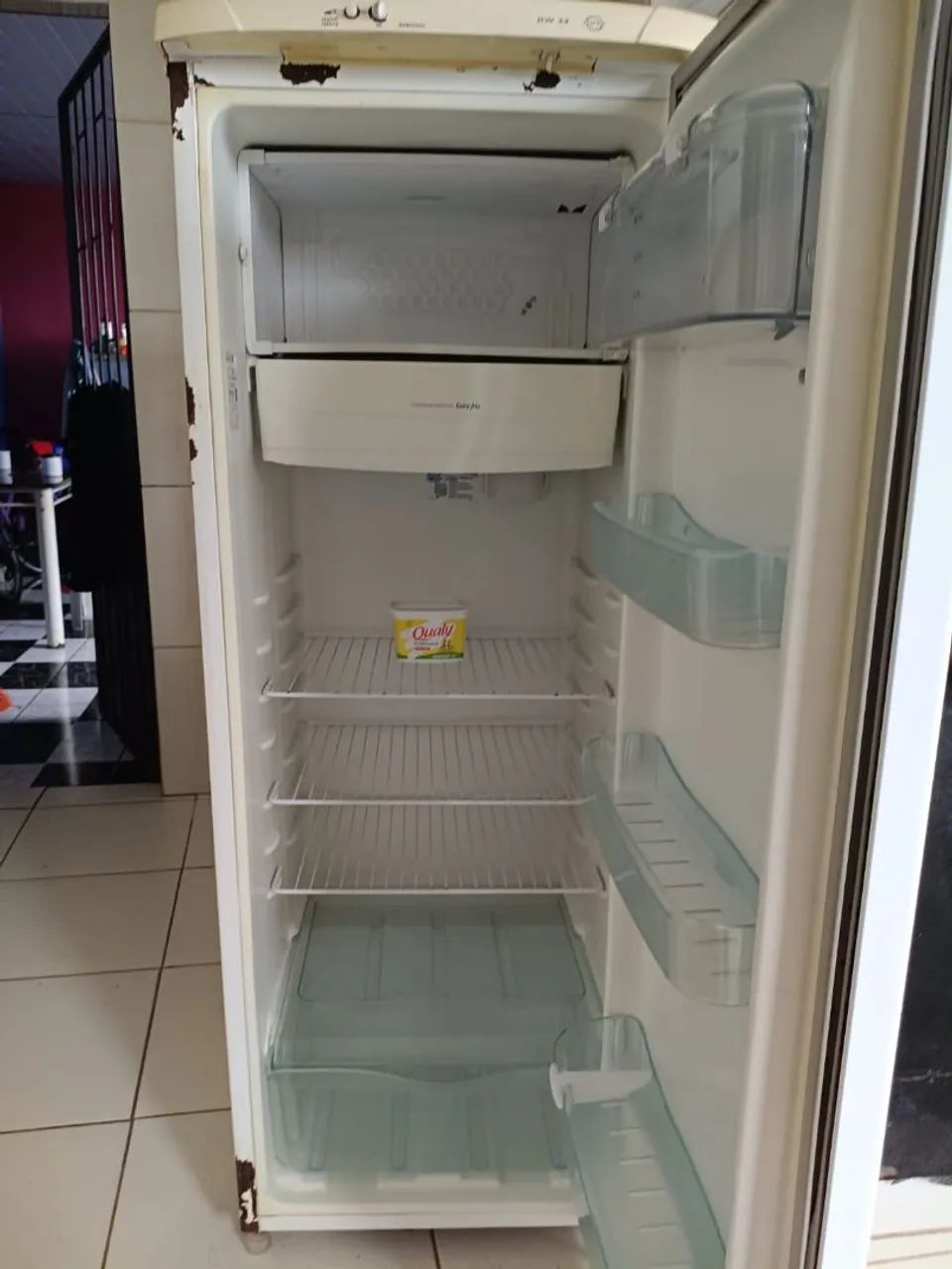 Geladeira Com Bebedouro - Electrolux Bem Conservada (ENTREGA GRÁTIS) - Foto 3
