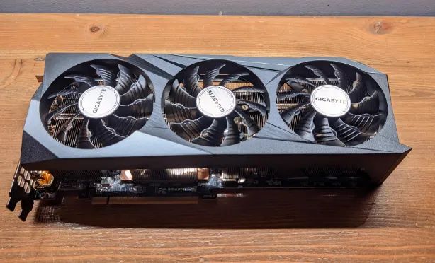 RX 6800XT 0C GIGABYTE - Foto 2