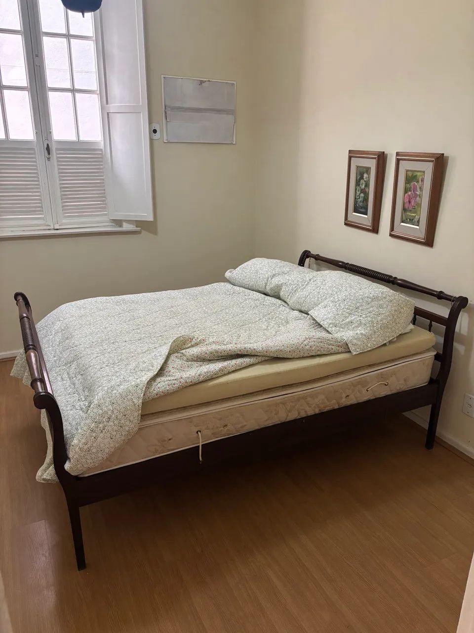 Cama antiga em madeira maciça - Foto 4