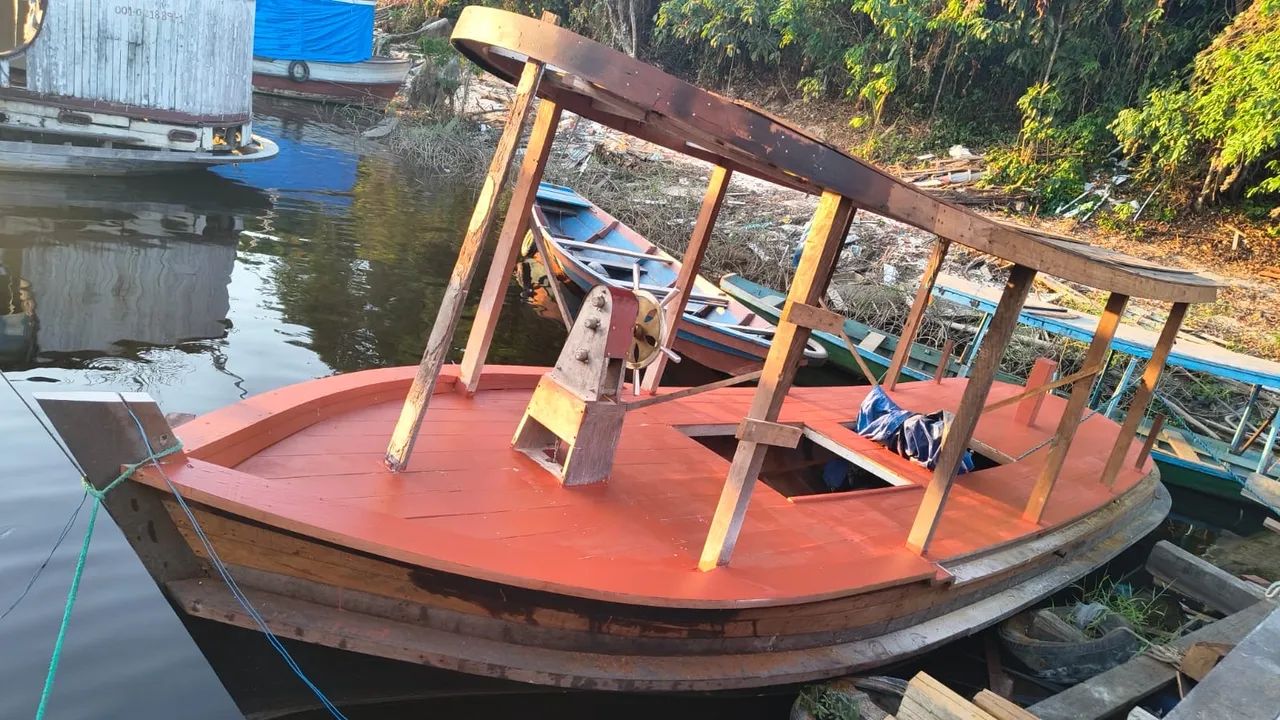 Em Manacapuru vendo esse barco  - Foto 2
