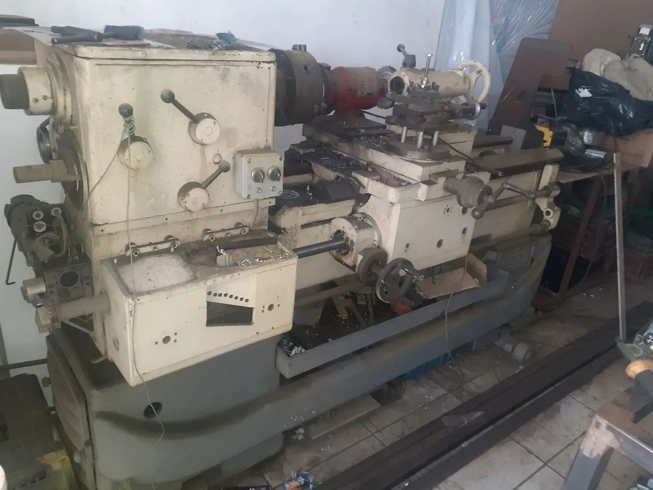 Torno antigo funcionando normalmente 