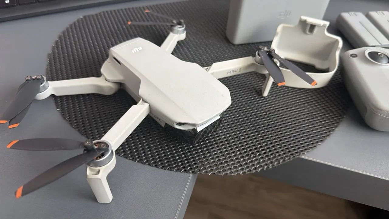 DJI MINI 2 com 3 Baterias e controle.