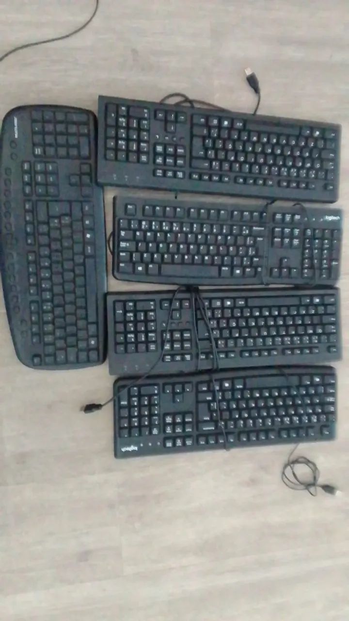 Teclados USB diversos 10,00 cada