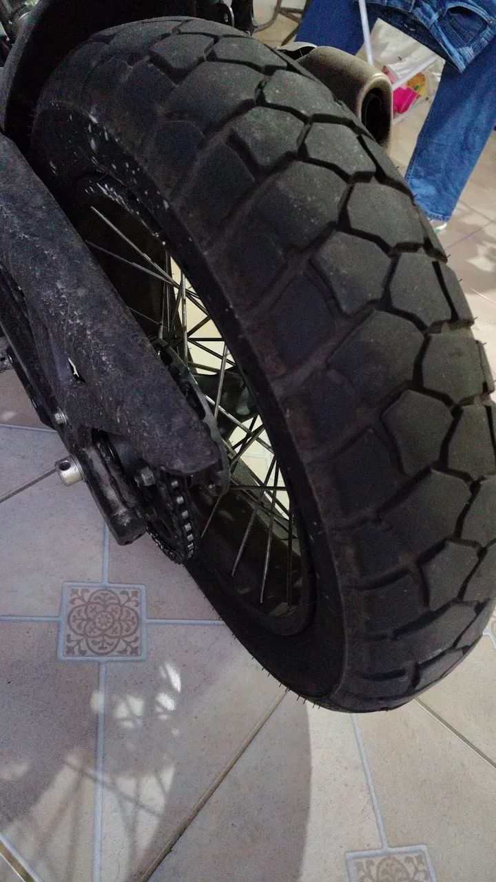 Himalayan 450 sem câmara. Cheia de acessórios e pneu reserva! - Foto 4