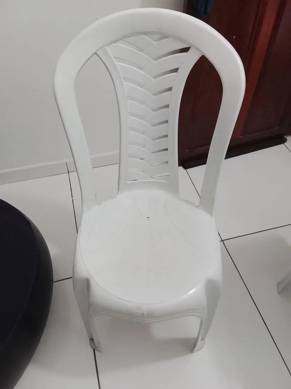Cadeira de plástico branca 