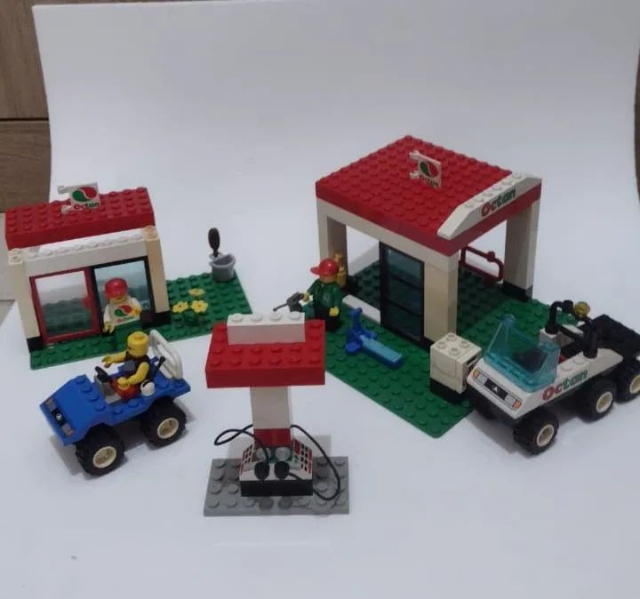 LEGO #6548-1 OCTAN GAS STATION Incompleto 