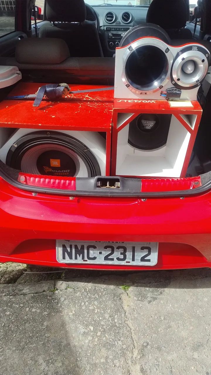 Vende-se troca Caixa trio 