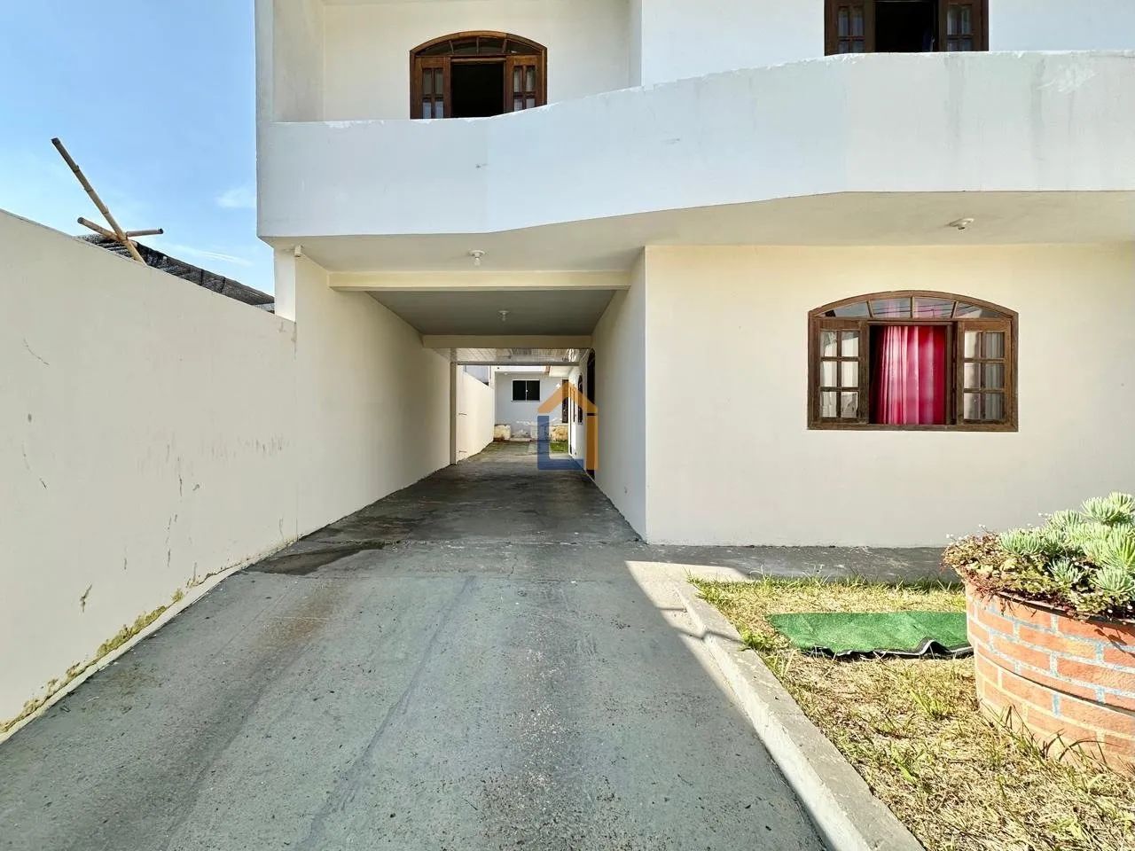 Sobrado com 211m² no bairro Atuba - Foto 2