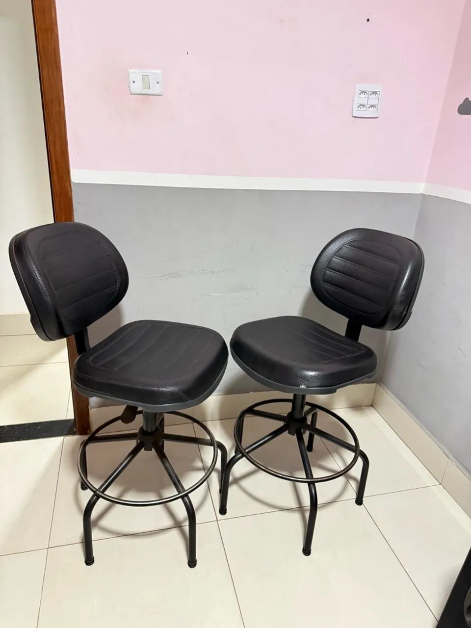 Vendo cadeiras giratória  - Foto 2