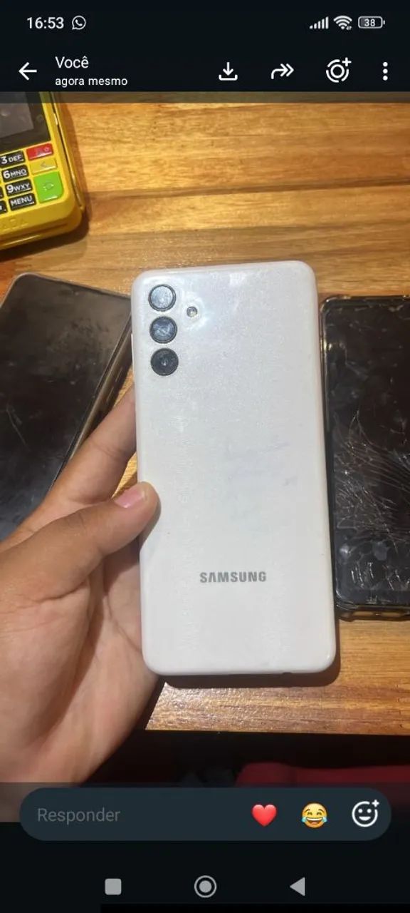 Galaxy A04s na cor branca 