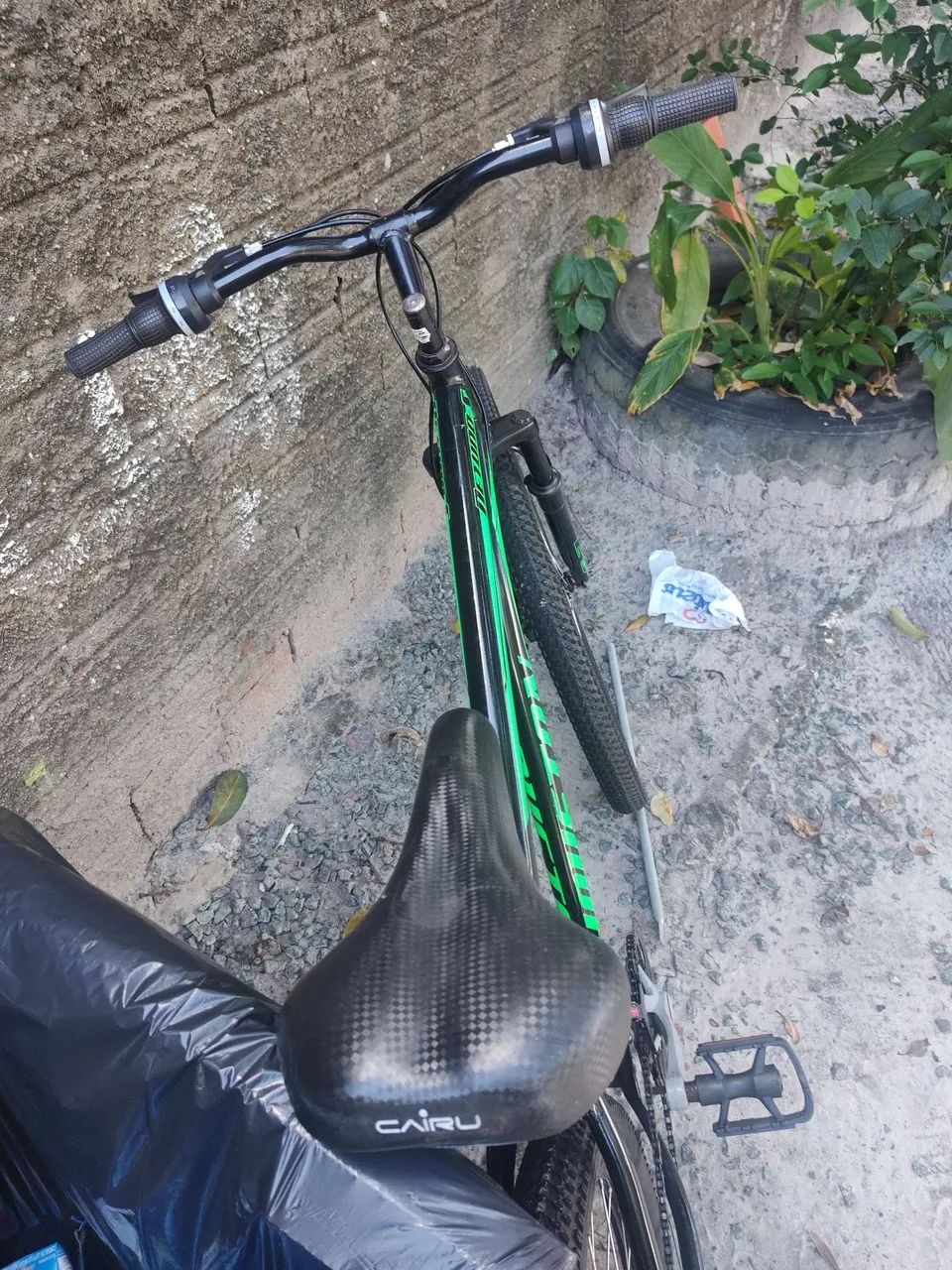 Vende-se bicicleta aro 29 cor verde com preto  - Foto 3