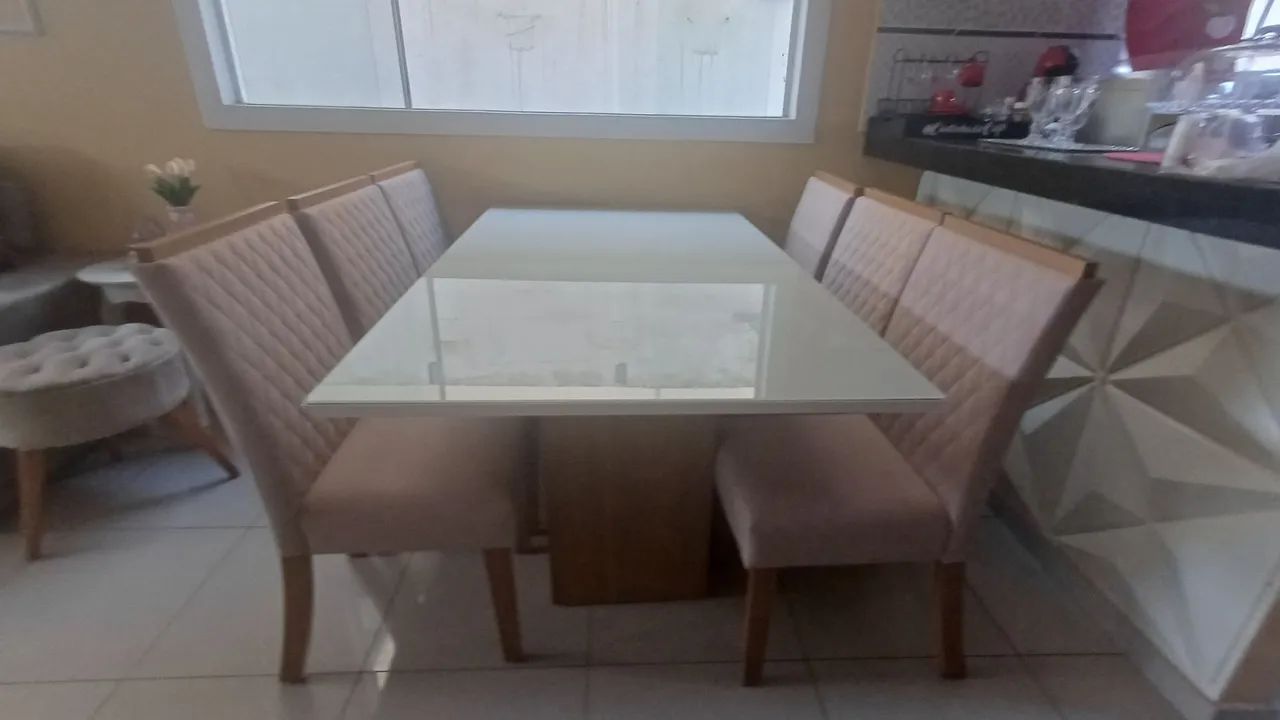 Lindo conj de mesa com 6 cadeiras
