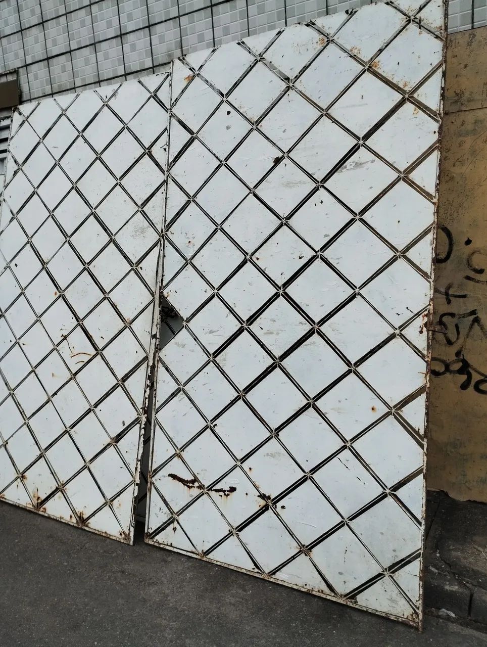 Portão de garagem estilo losango. - Foto 5