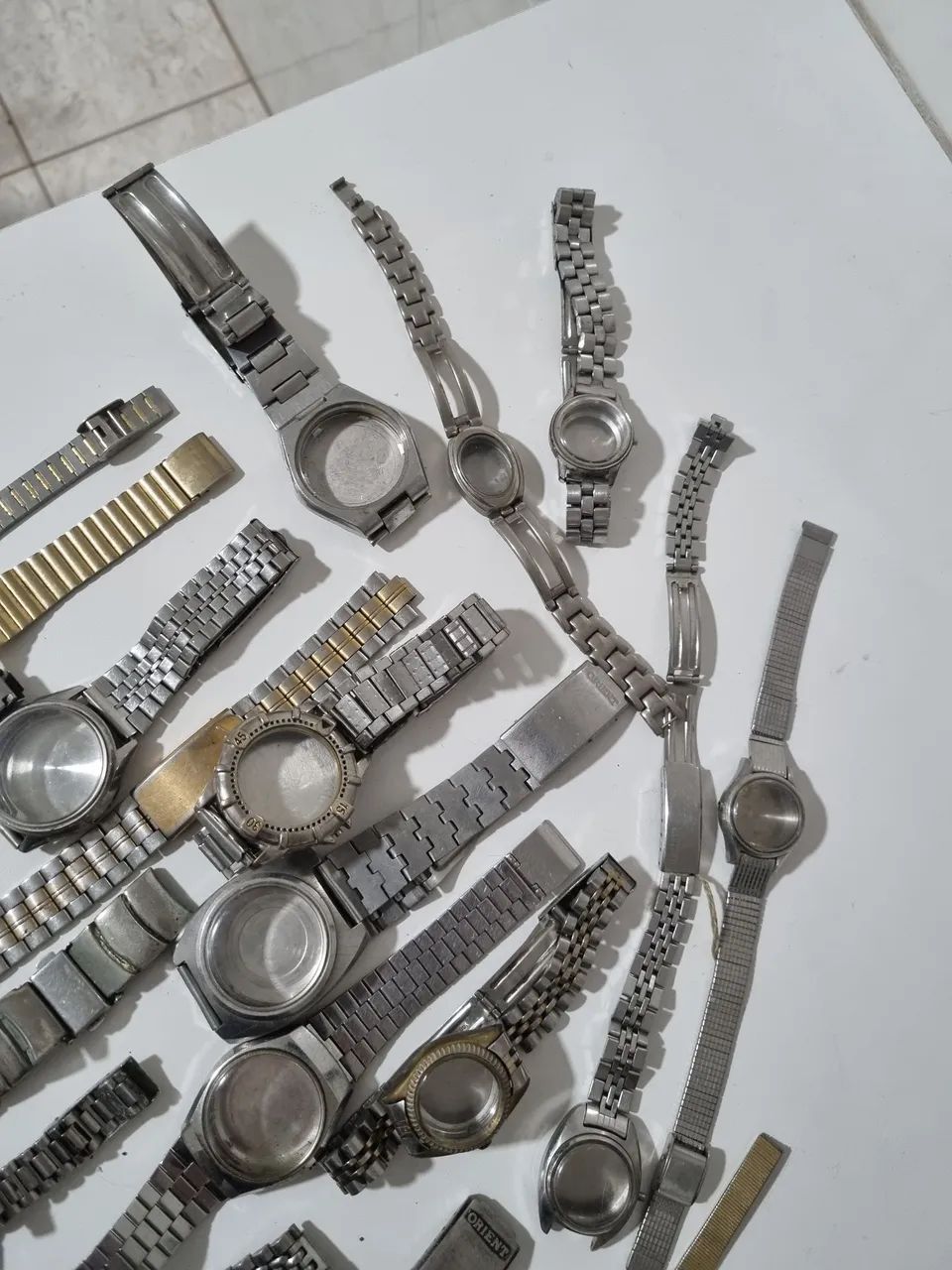 Lote relógios e pulseiras relogios - Foto 2
