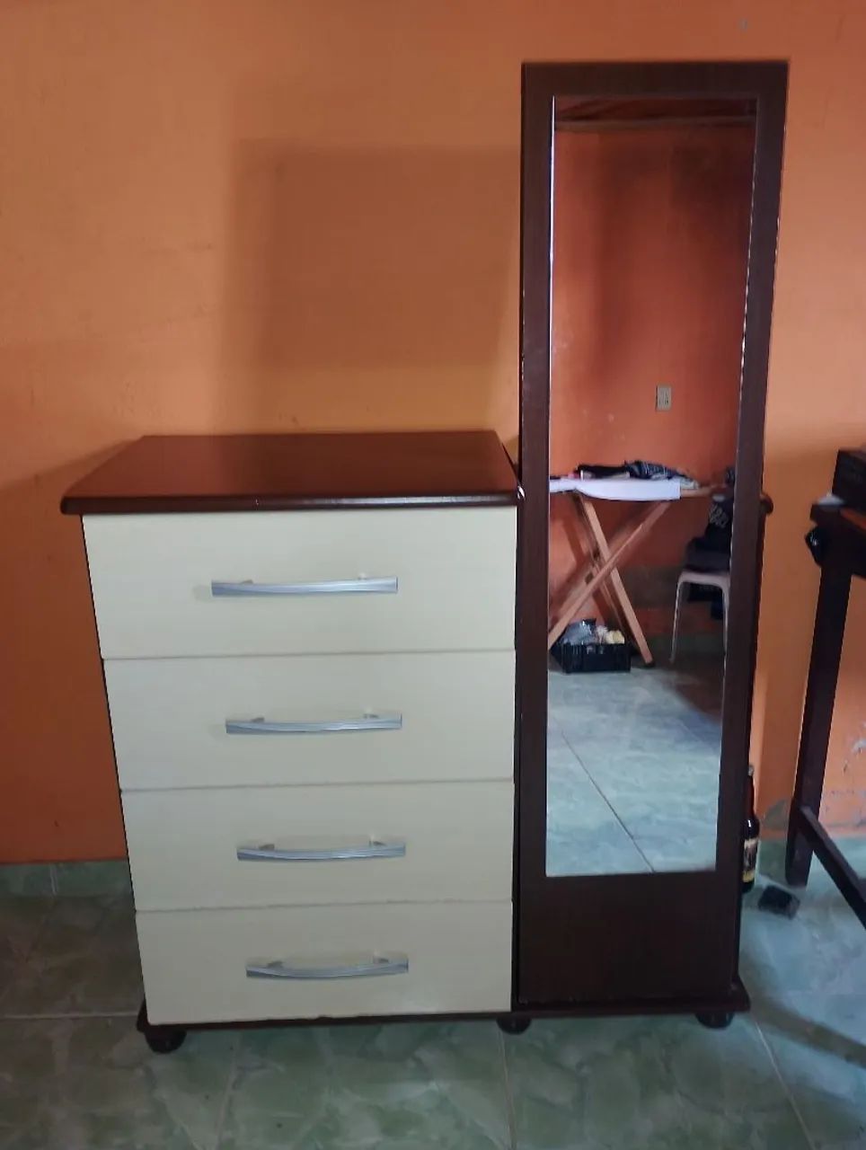 Cômoda com espelho 4 gavetas  - Foto 2