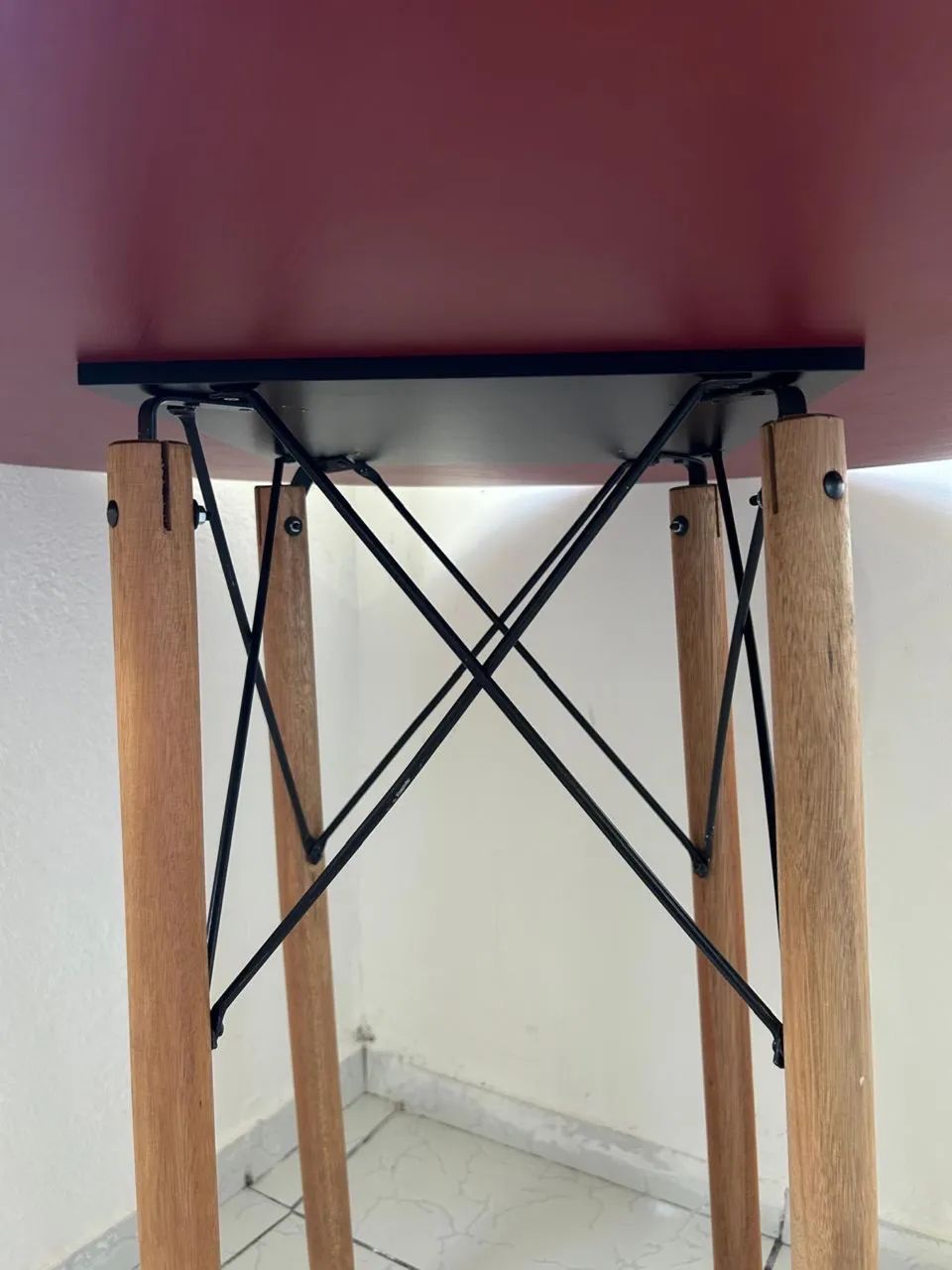 Mesa de Jantar Redonda Eames Eiffel - Vermelha | 90 cm - Foto 3