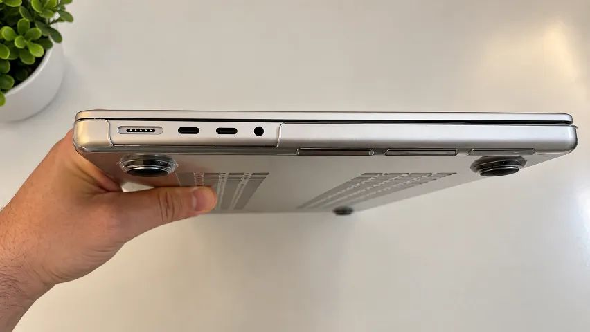 MacBook 5 pro CHIP M5 Pro 1 TB - Foto 2