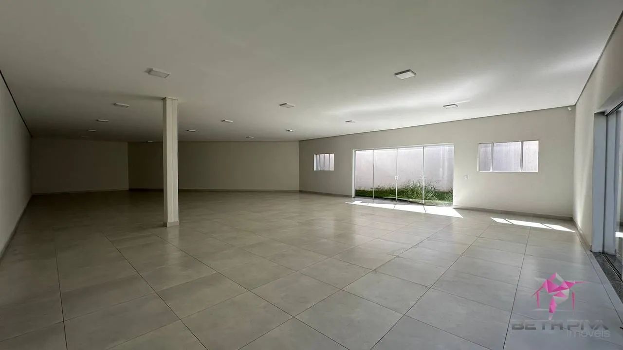 Barracão Comercial Amplo e Versátil