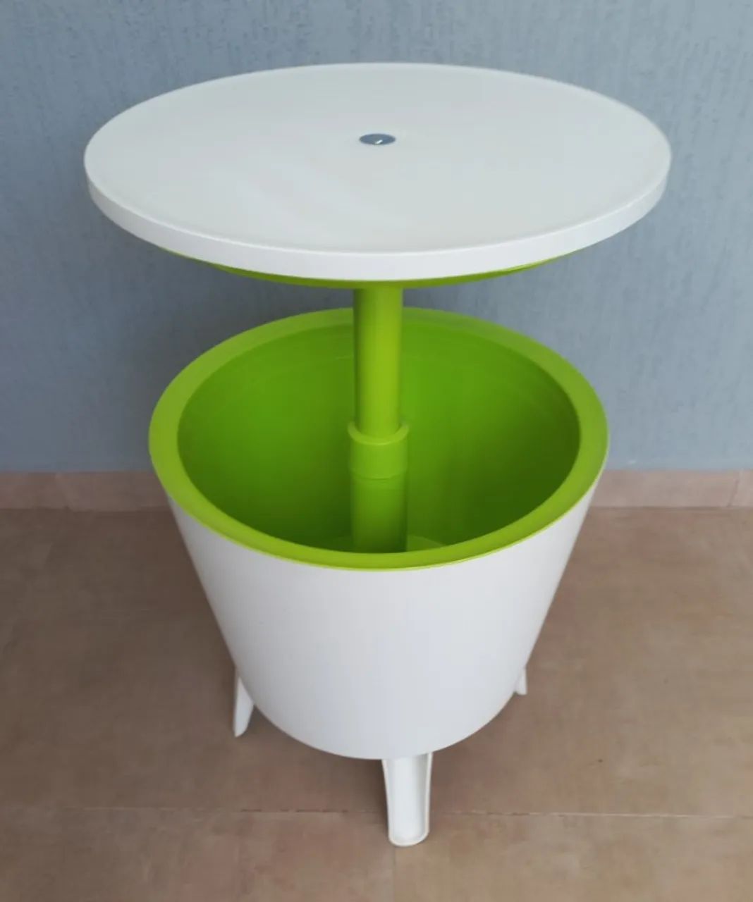 Mesa portátil com cooler integrado e tampo regulável - Foto 4