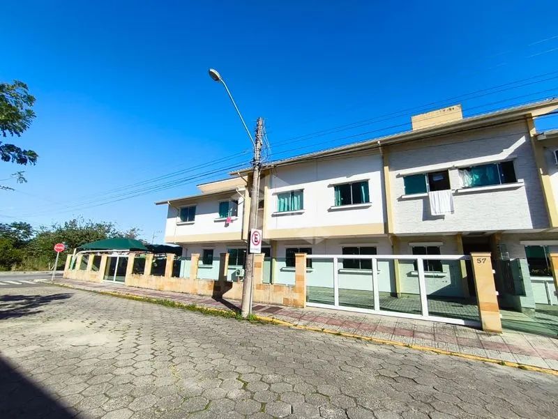 Apartamento para alugar 2 Quartos com garagem e 80m² - Carianos, Florianópolis