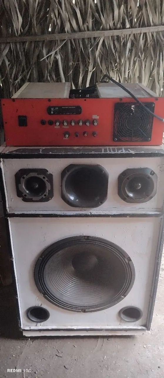 Vendo essa caixa de som completa