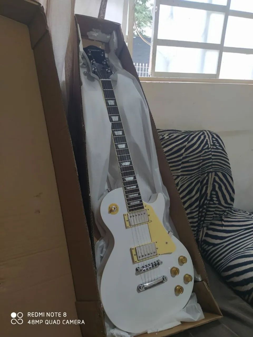Guitarra Suzuki  - Foto 2