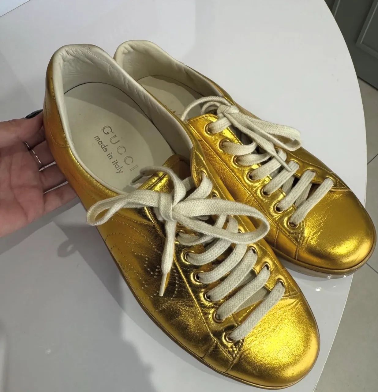 Tênis Gucci dourado em couro- original - Foto 2