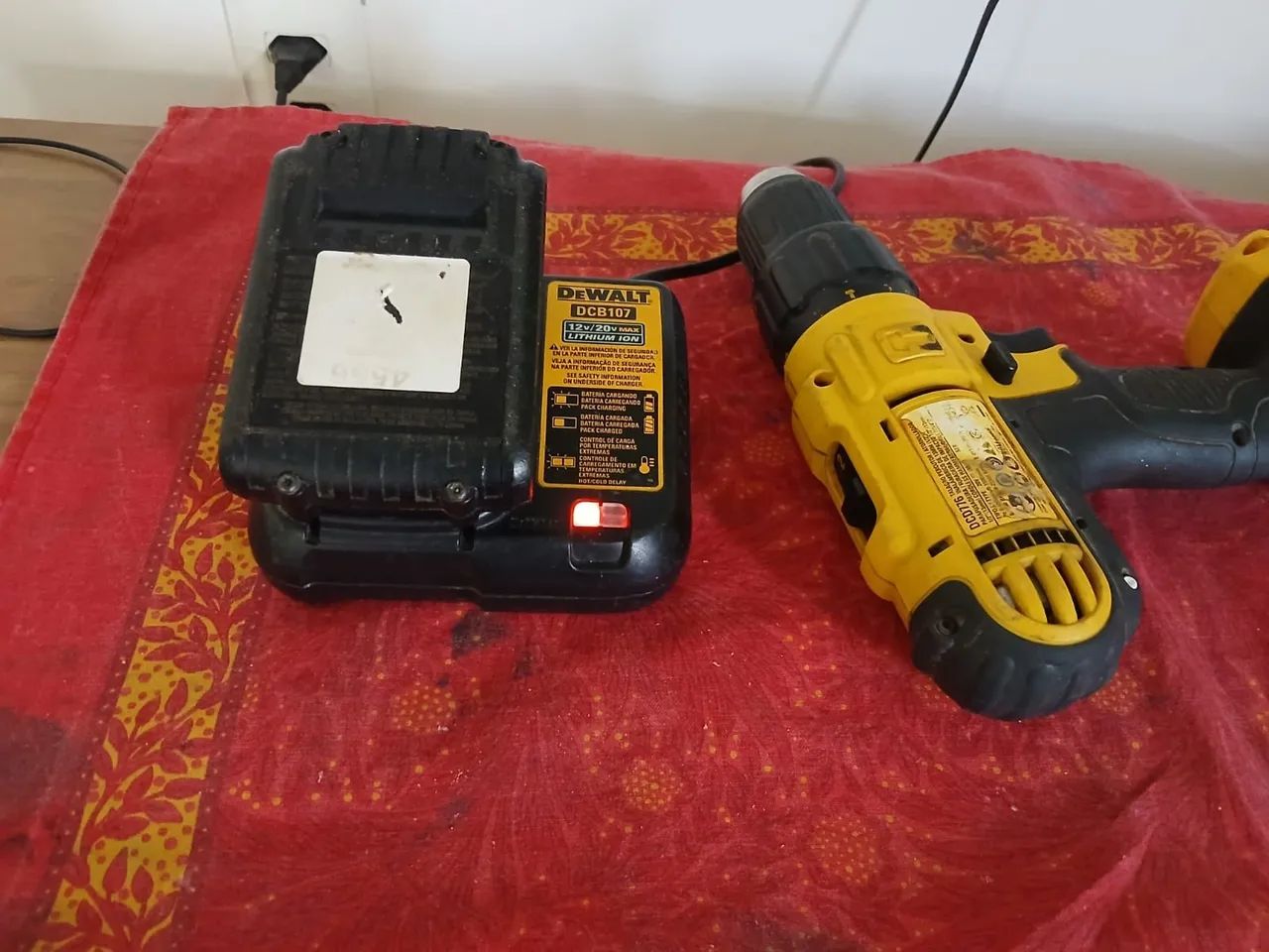 Furadeira e parafusadera dewalt - Foto 2