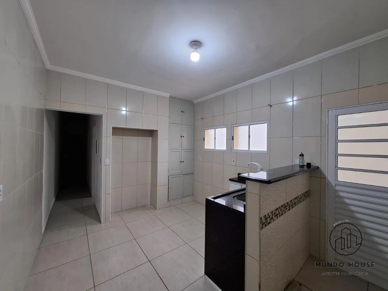 Casa próxima ao centro em rua tranquila - Foto 5