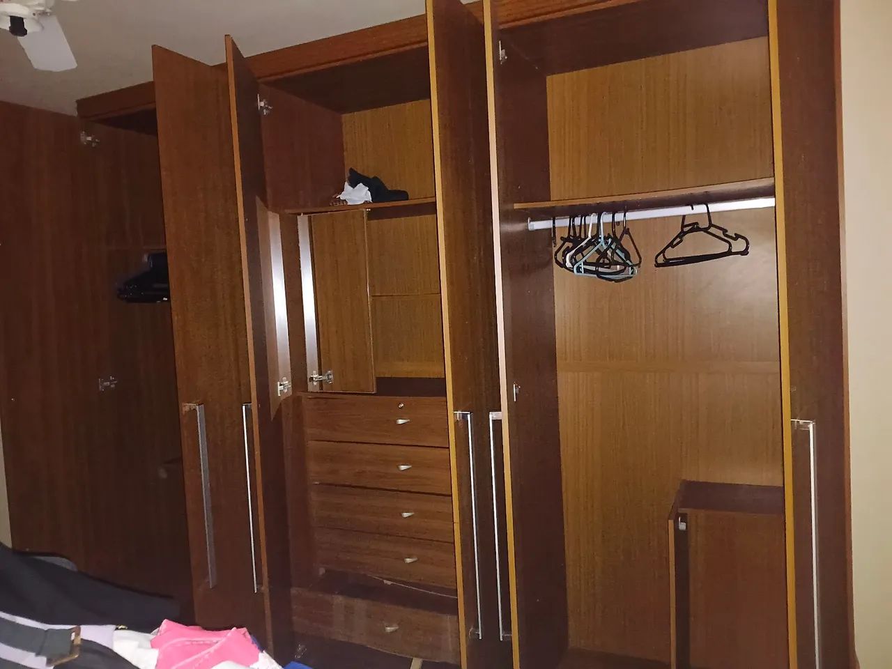 Vendo mesa ,guarda Roupa  - Foto 3