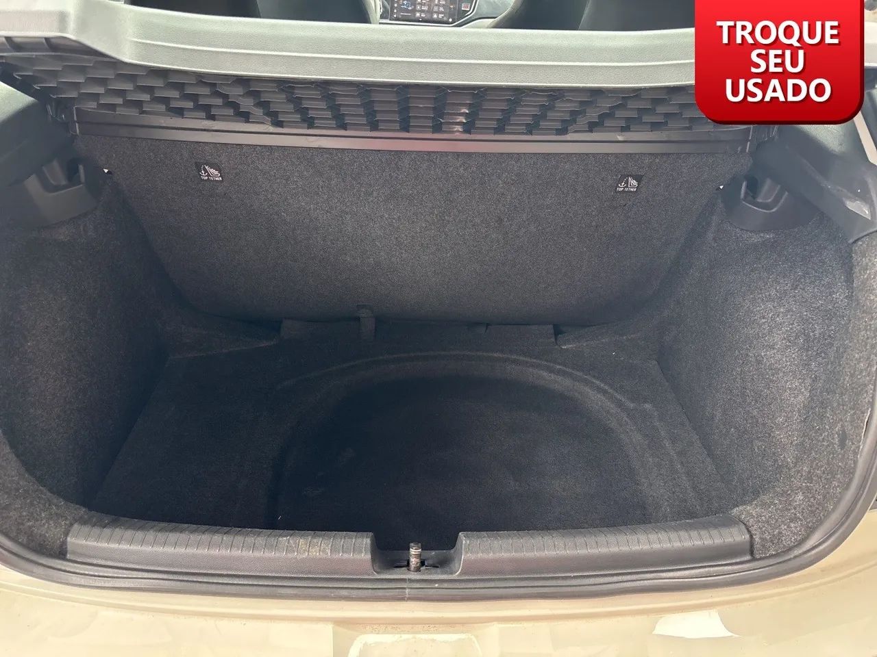 Volkswagen Polo Track 1.0 Flex 12V 5p, foto 15 de 17