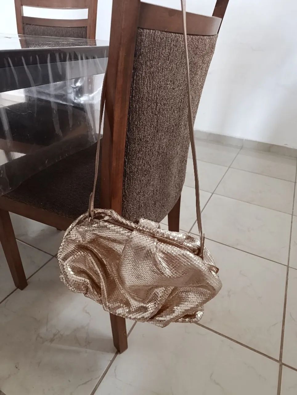 Bolsa Schutz dourada  - Foto 2