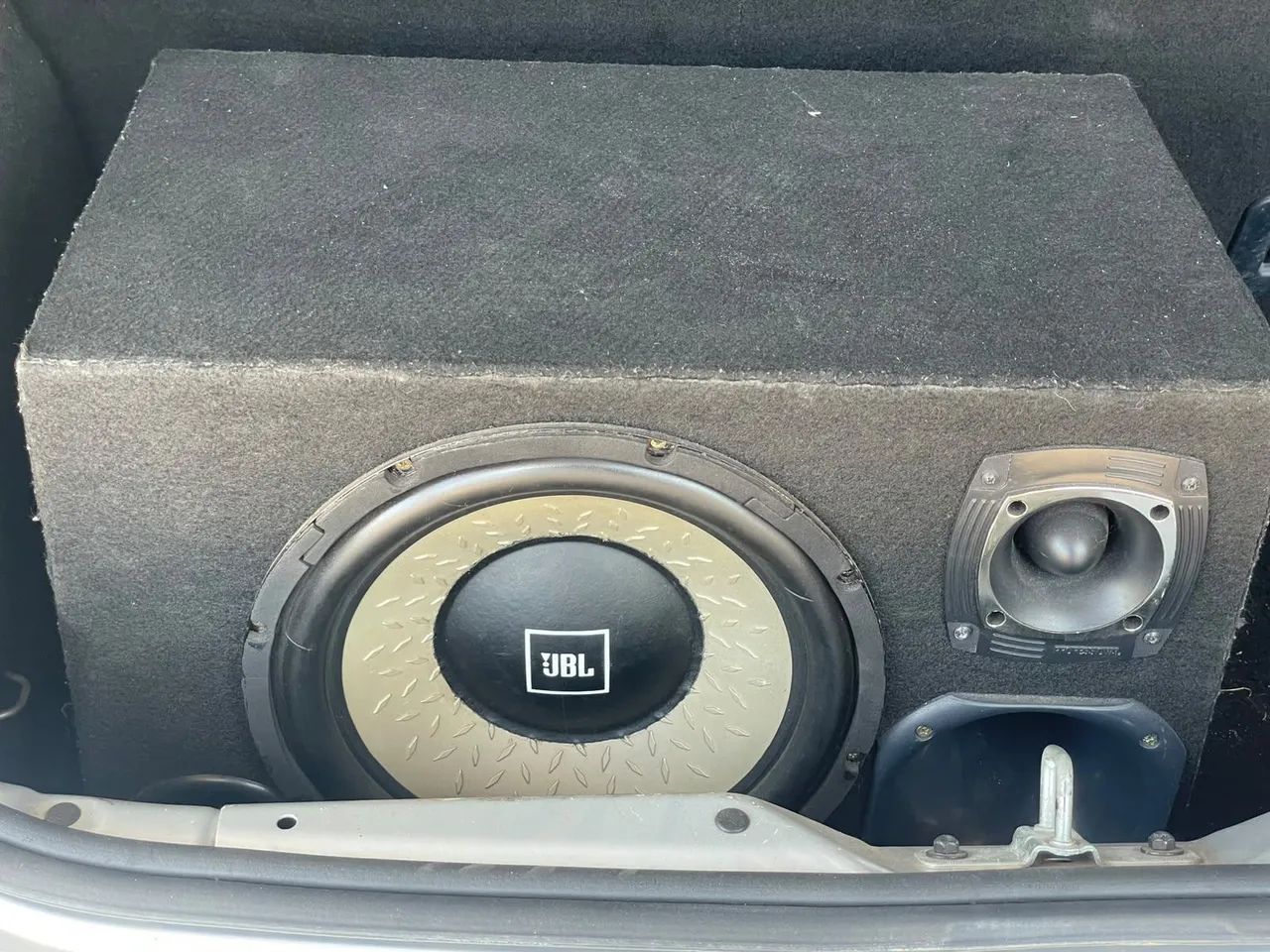 Vendo caixa trio 