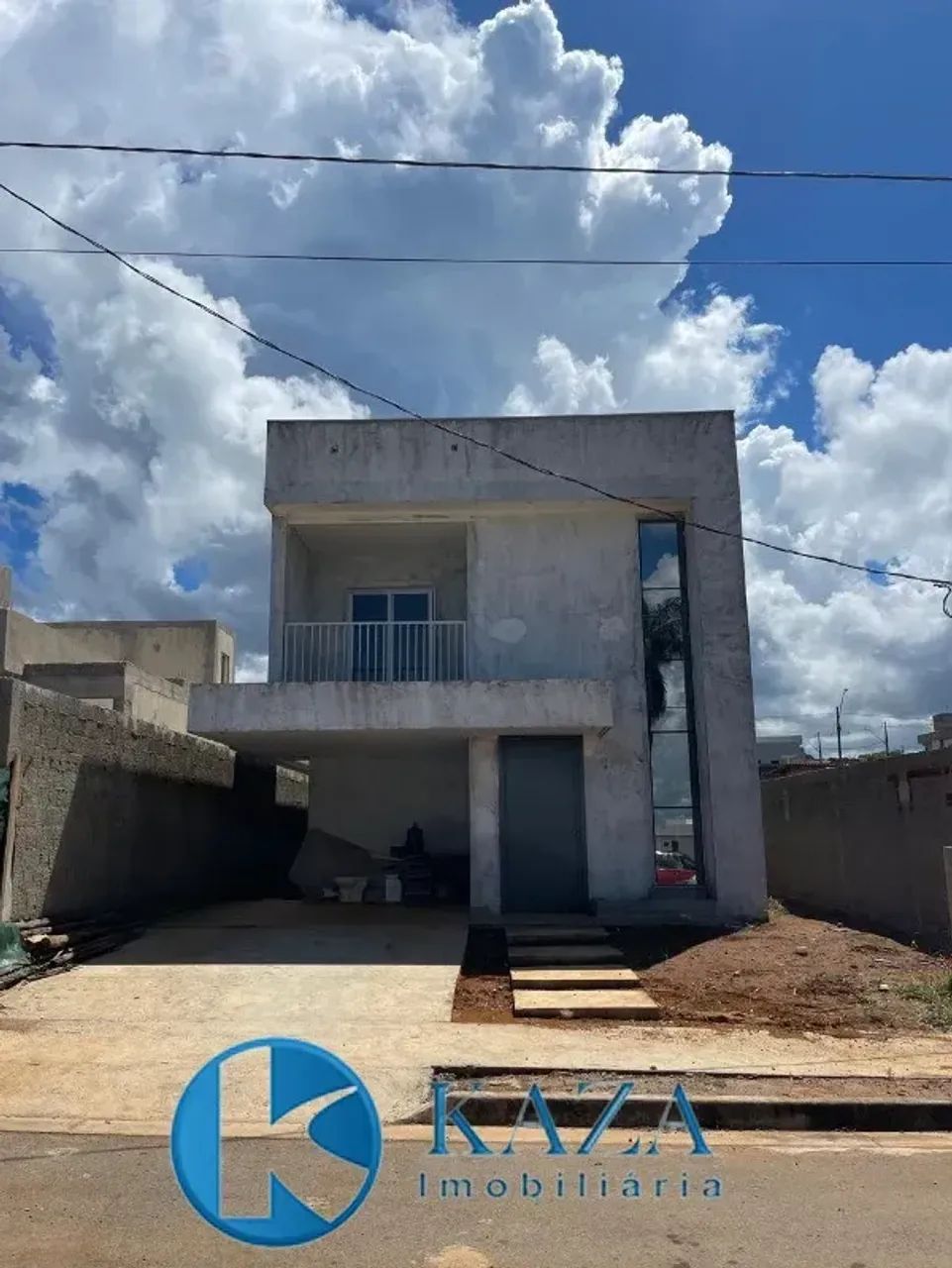 SOBRADO COM 03 QUARTOS SENDO 01 SUÍTE E CLOSET NO VILLA SUÍÇA