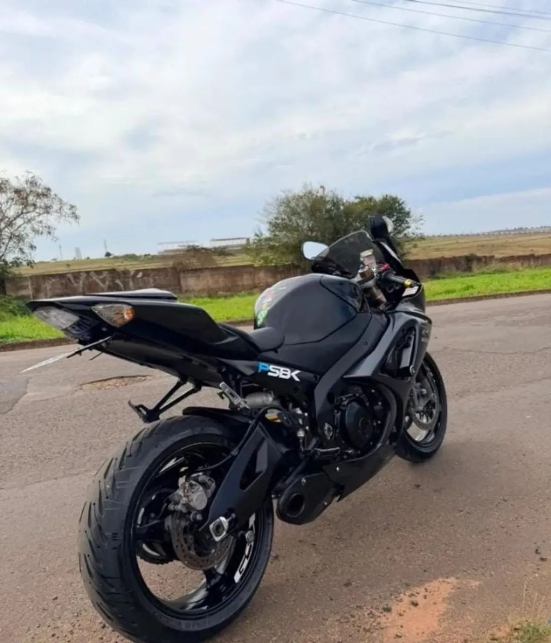 Suzuki 1000 - Foto 2