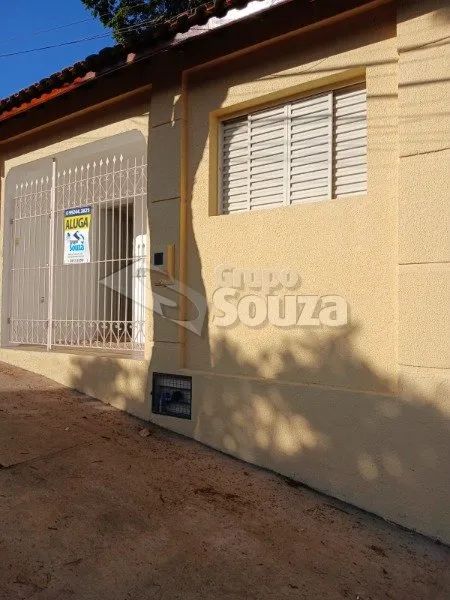 casa no Centro com 2 quartos para alugar - Foto 2