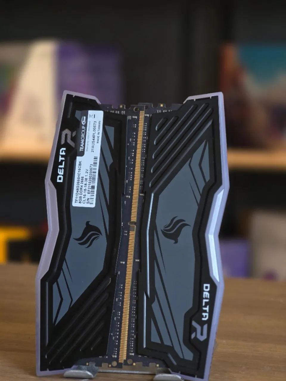 Memória RAM T-Force Delta RGB - 16GB (2x8GB) DDR4 2666MHz