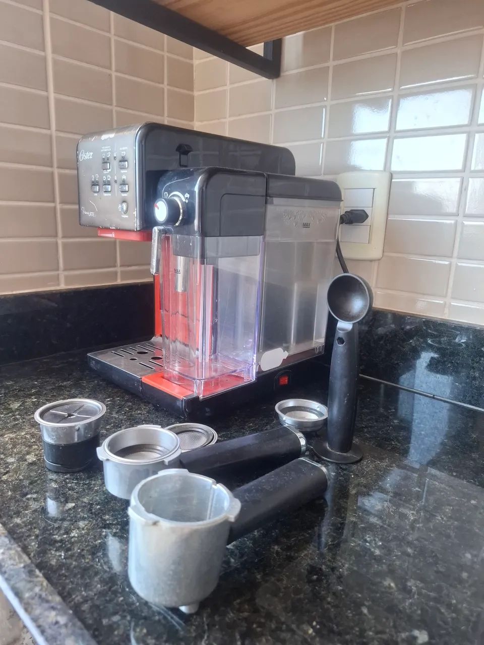 Cafeteira Expresso Oster Primmalatte - Foto 2