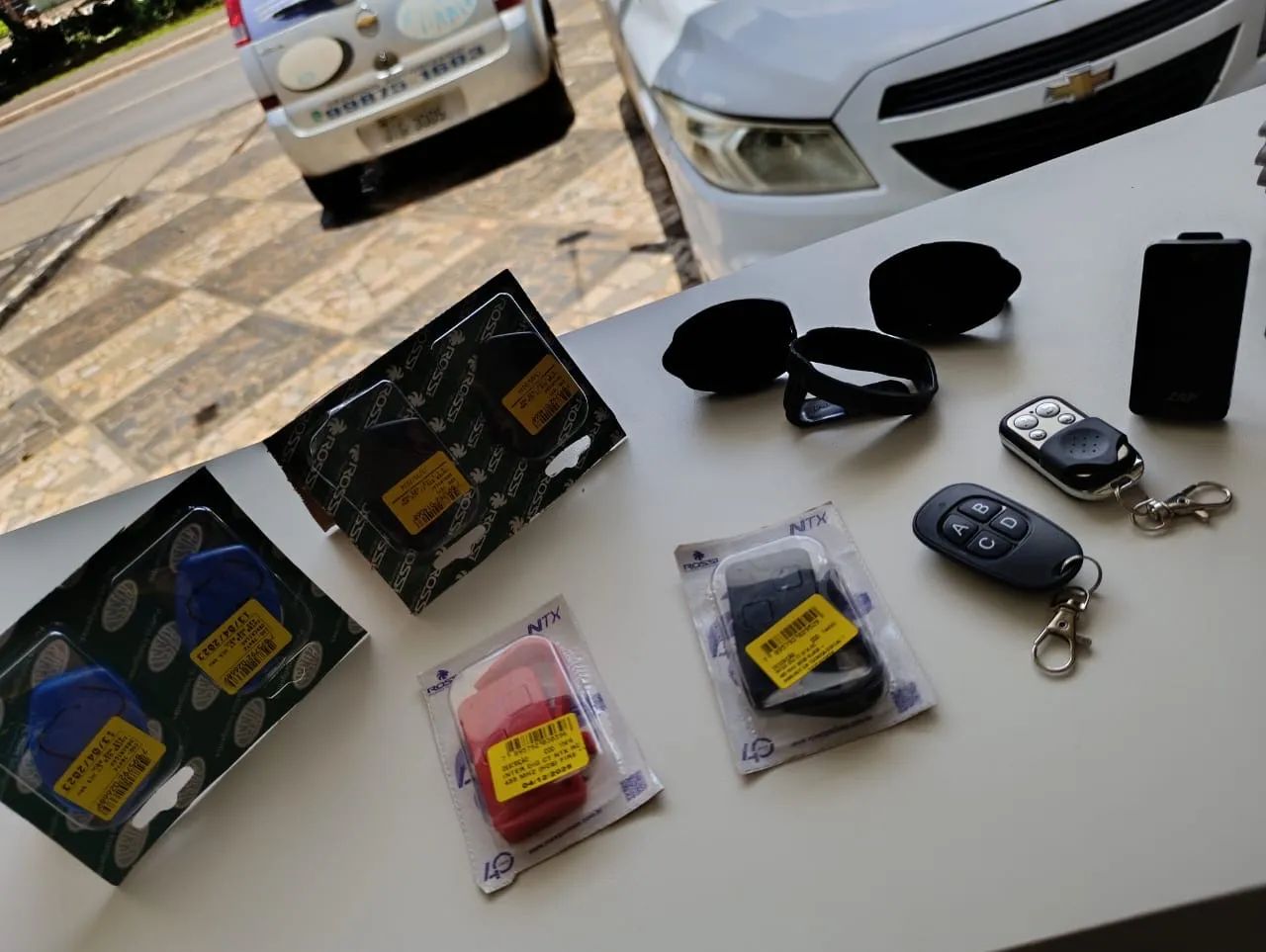 Portões eletrônicos, câmeras e controles - Foto 5