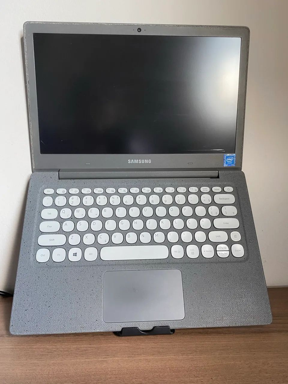Notebook Samsung Flash F30 - Leve, Elegante e Ideal para Estudos e Trabalho