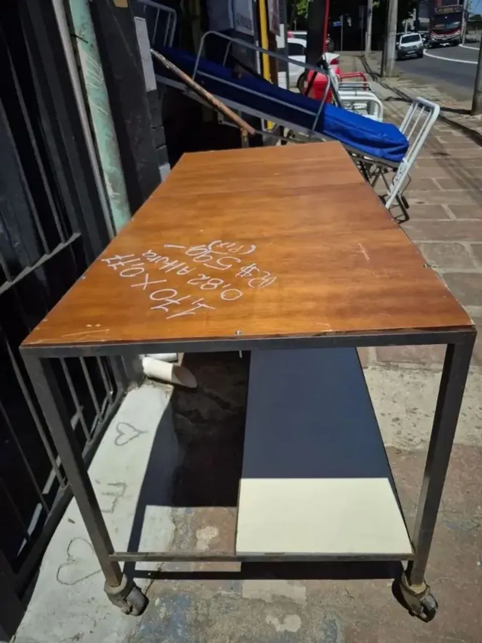 Mesa bancada com rodas - Foto 2